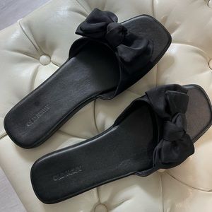 Old navy black bow sandals